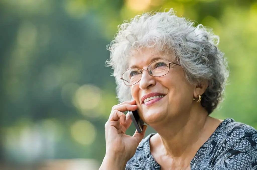 How to choose the best flip phone for seniors (2023 Complete Guide)
